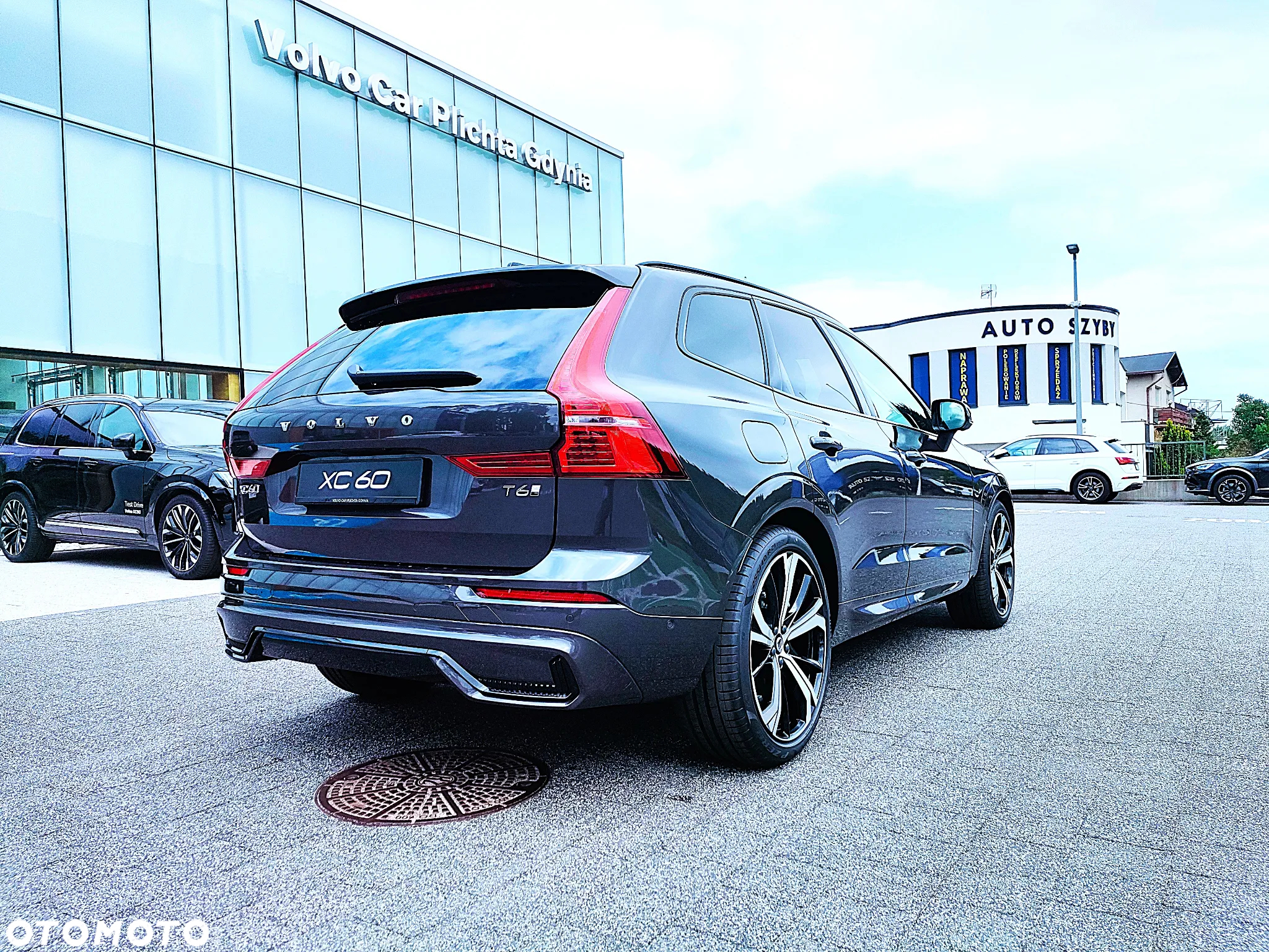 Volvo XC 60 T6 Plug-In Hybrid AWD Ultra Dark - 4