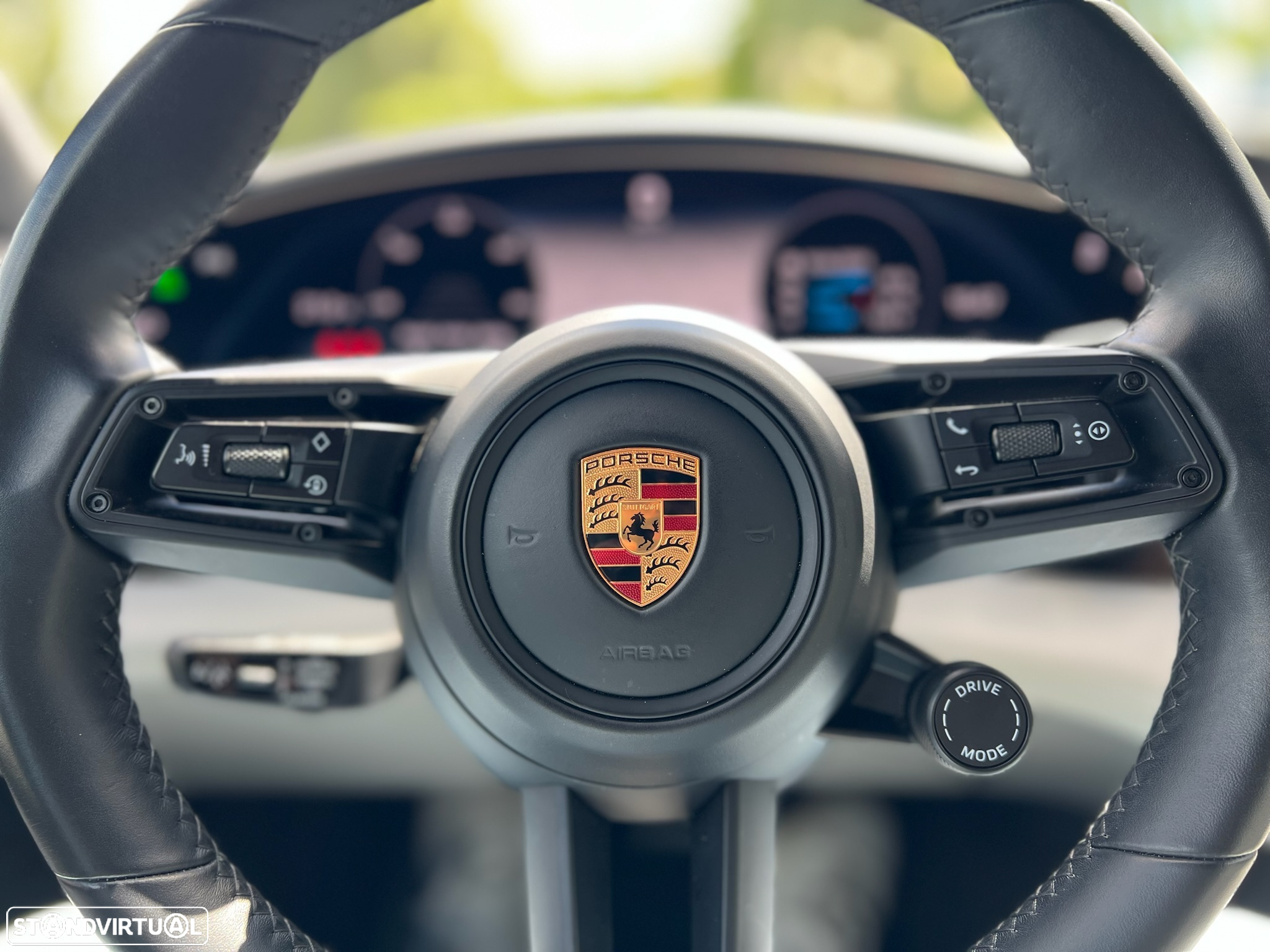 Porsche Taycan Cross Turismo 4S - 10