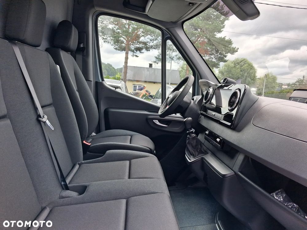 Mercedes-Benz Sprinter - 10