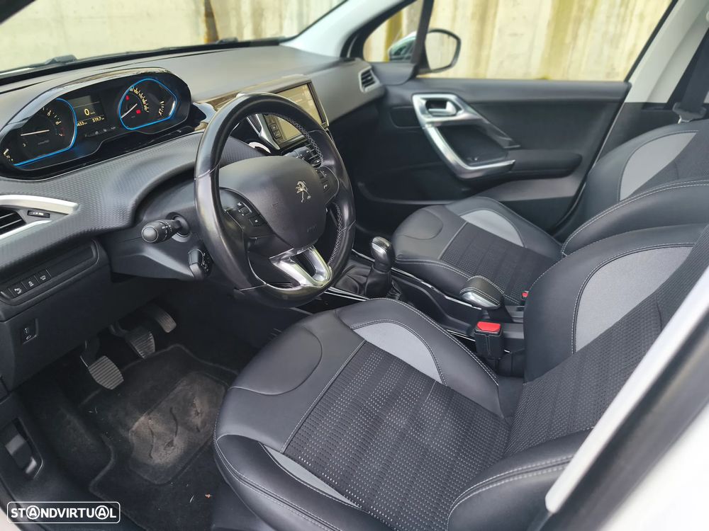 Peugeot 2008 1.2 PureTech Allure - 5