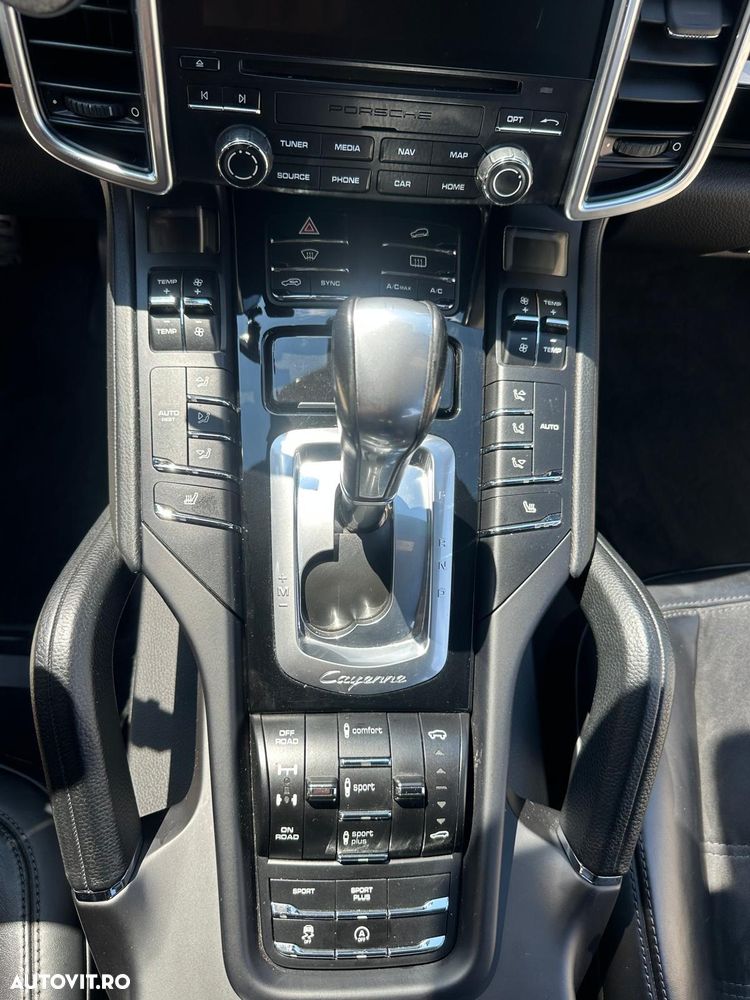 Porsche Cayenne Platinum Edition - 9