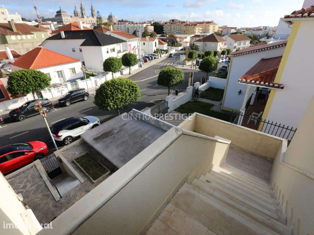 Moradia no Centro de Mafra com 2 Pisos e 2 Garagens. - Grande imagem: 3/37