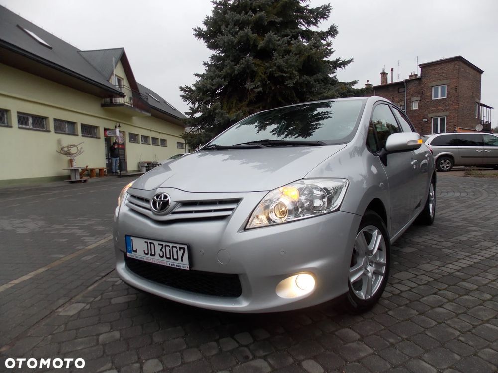 Toyota Auris 1.33 Dual-VVT-i Comfort - 1