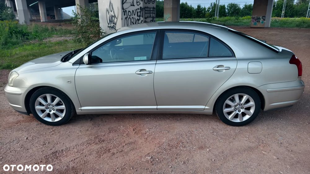 Toyota Avensis 1.8 VVT-i Sol - 2
