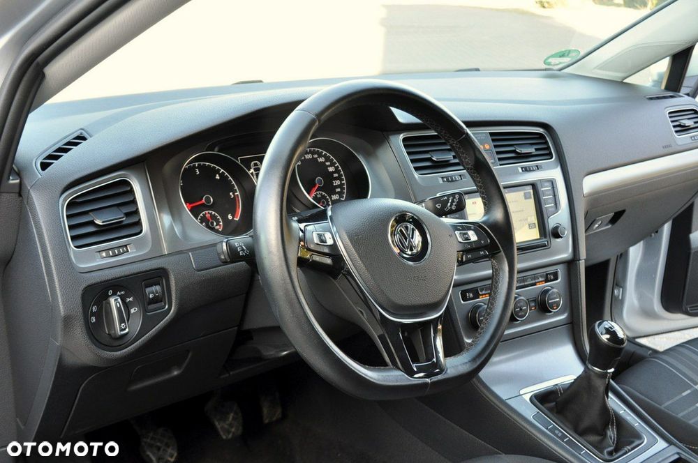 Volkswagen Golf - 23