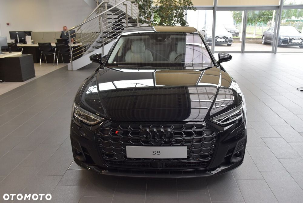 Audi S8 - 8