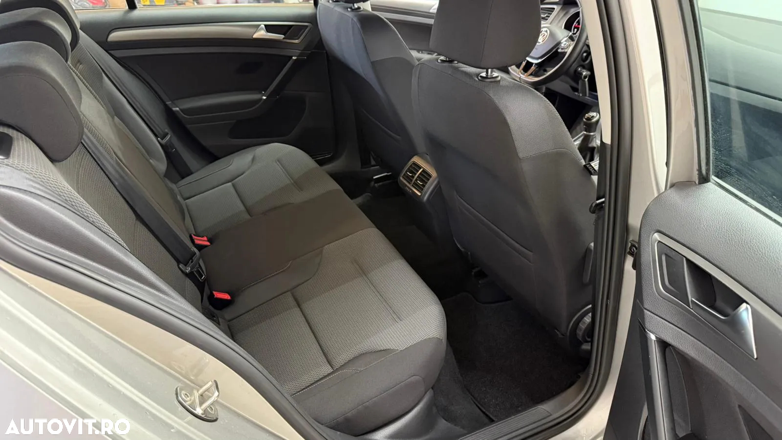 Volkswagen Golf 1.6 BlueTDI Comfortline - 9