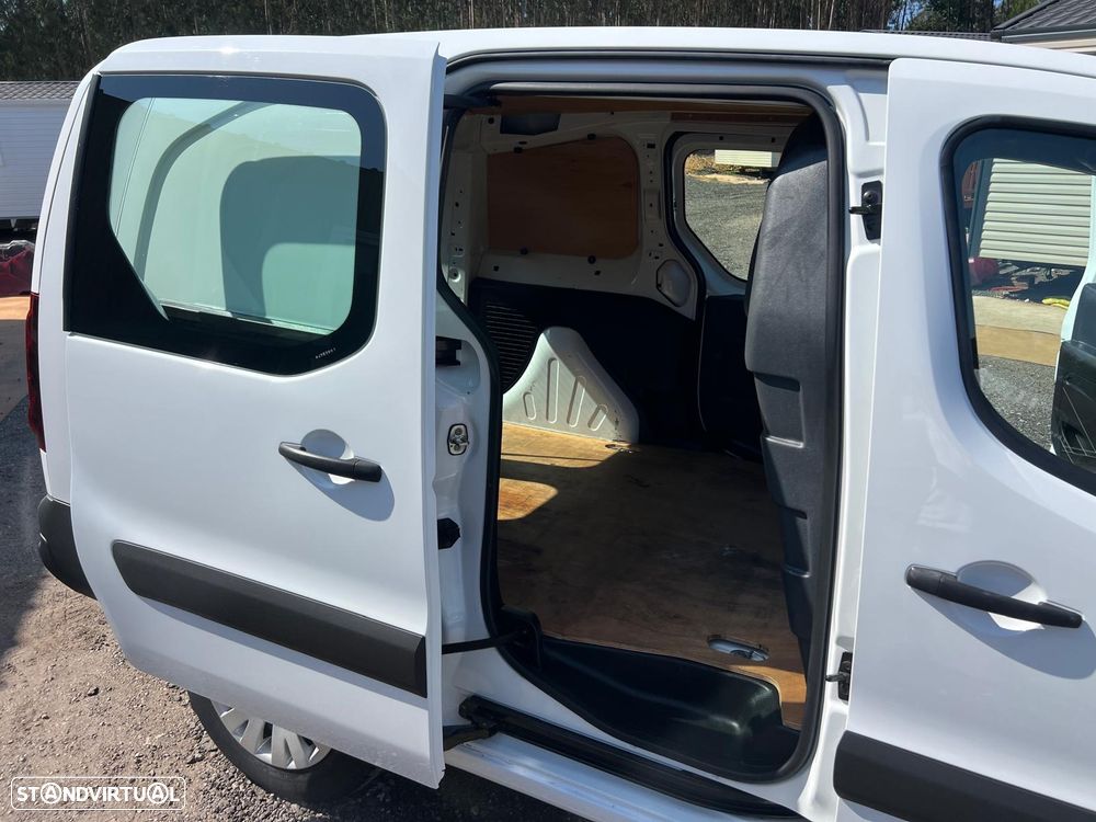 Peugeot e partner van eletrica longa 3 lugares bateria propria - 14