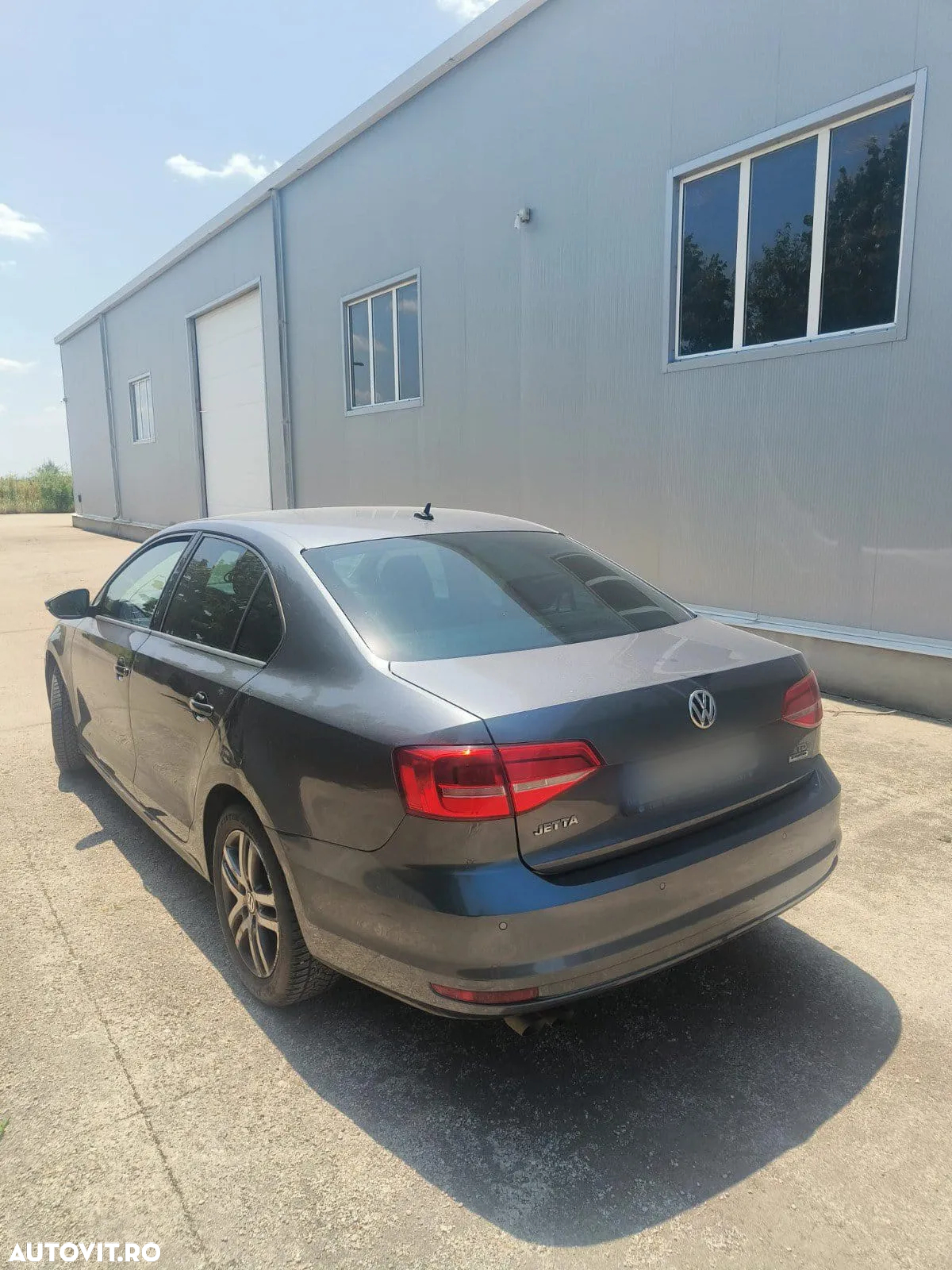 Volkswagen Jetta - 2