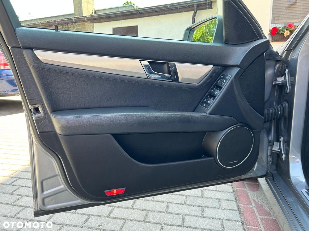 Mercedes-Benz Klasa C 250 CGI Automatik BlueEFFICIENCY SPORT EDITION - 21