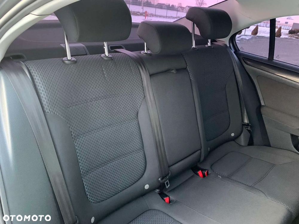 Volkswagen Jetta 1.6 TDI DSG Highline - 12