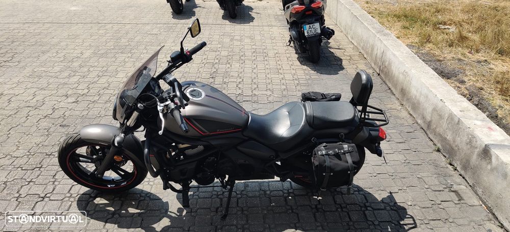 Kawasaki Vulcan 650 S - 4