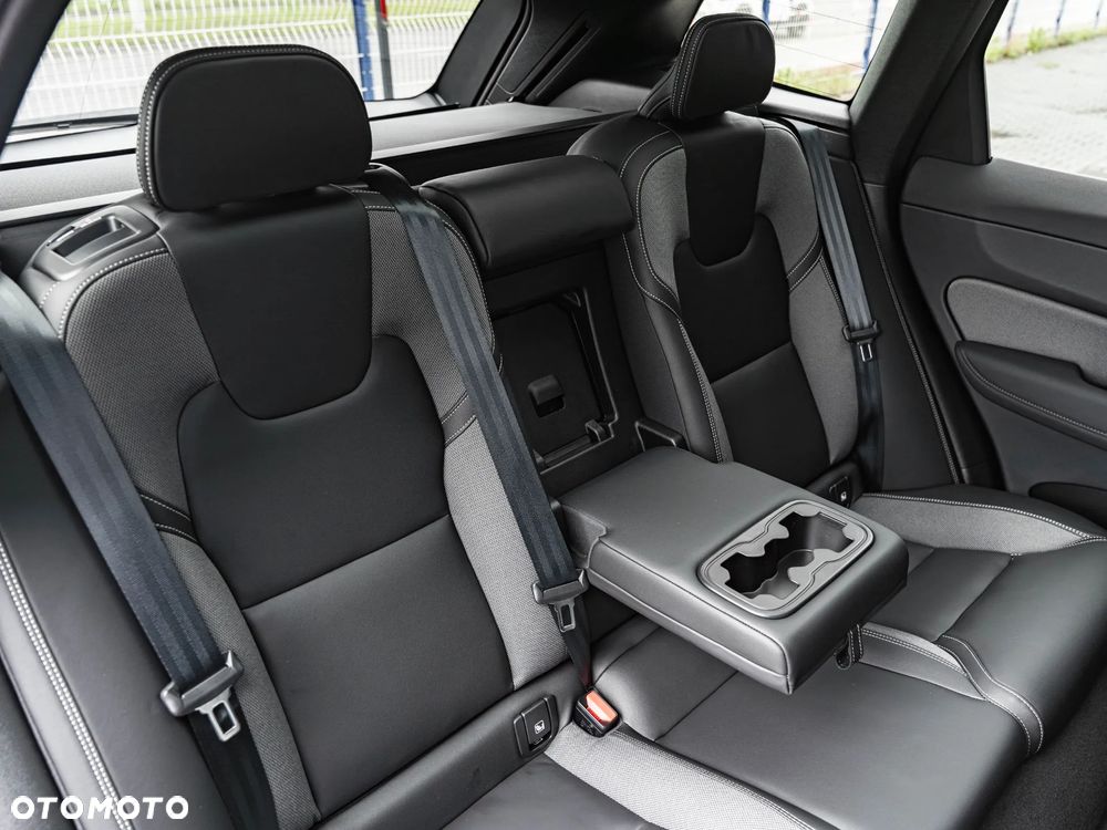 Volvo XC 60 B5 B AWD Plus Dark - 26