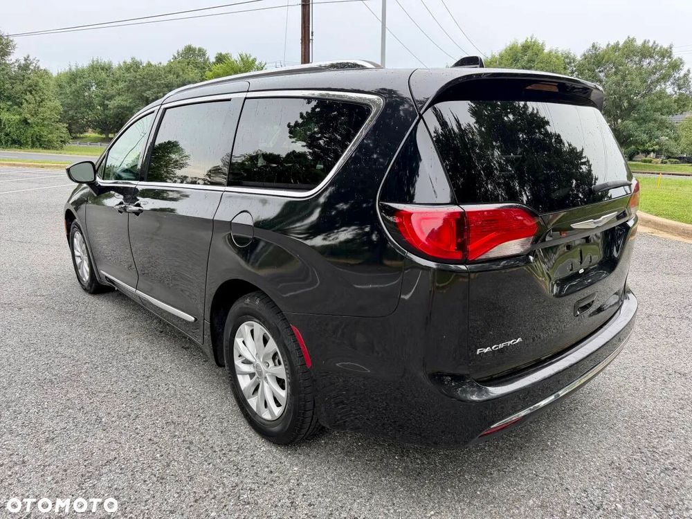 Chrysler Pacifica - 9