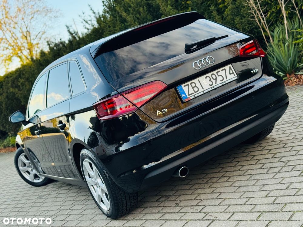 Audi A3 Sportback 1.6 TDI S line Sportpaket - 3