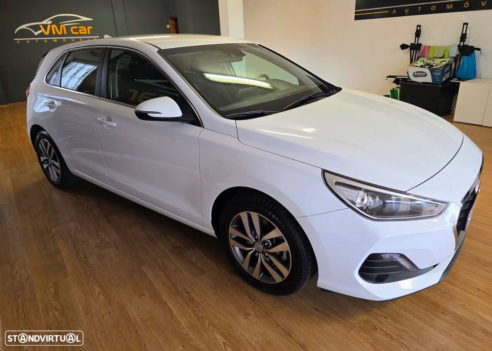 Hyundai i30 1.6 CRDI STyle+Navi - 16