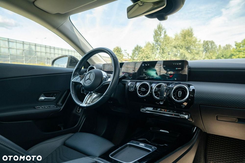 Mercedes-Benz CLA 200 7G-DCT Progressive - 20