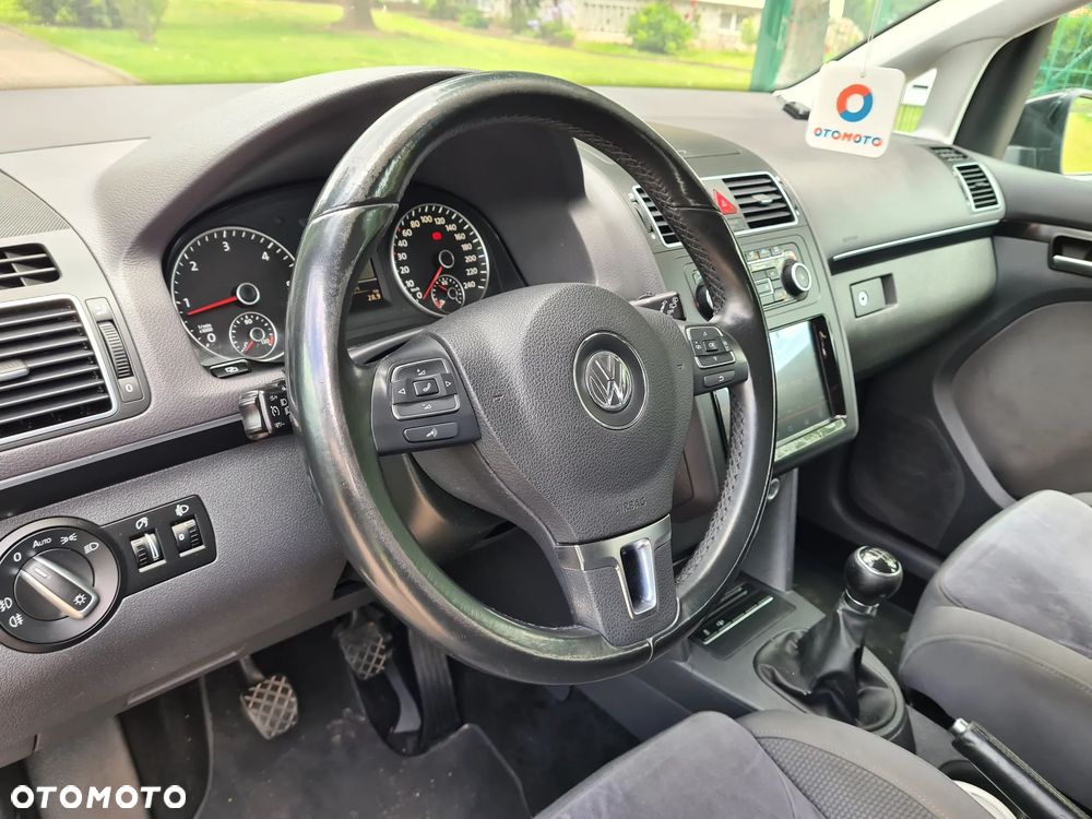Volkswagen Touran - 4