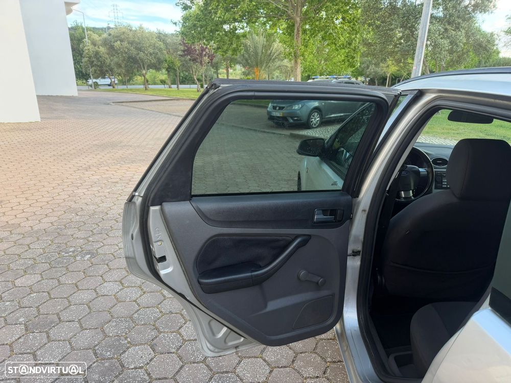 Ford Focus SW 1.4 Comfort - 14