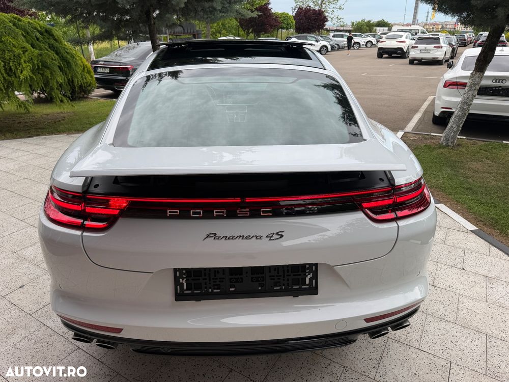 Porsche Panamera 4S Executive - 24