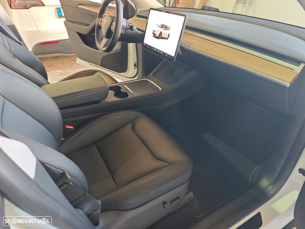 Tesla Model Y Performance Dual Motor AWD - 29