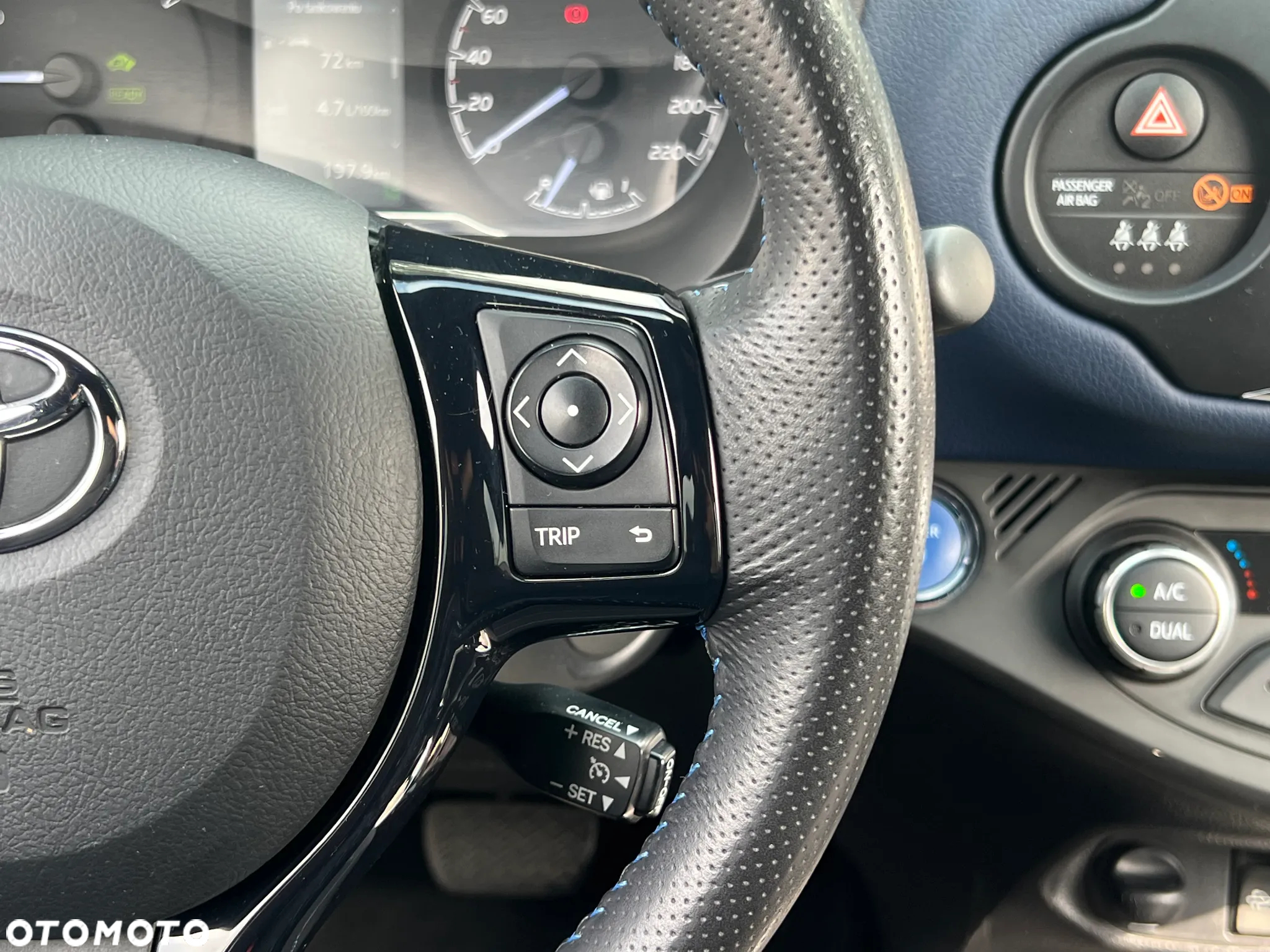 Toyota Yaris Hybrid 100 Selection Platinum - 19