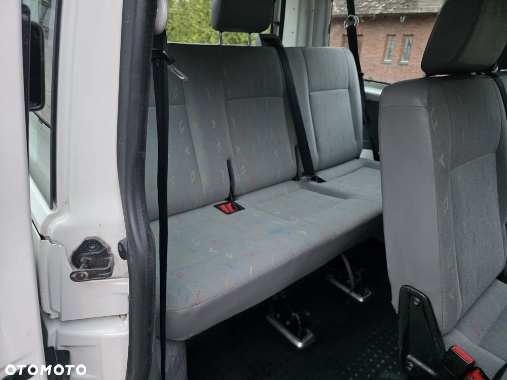 Volkswagen Transporter Shuttle L1 - 18