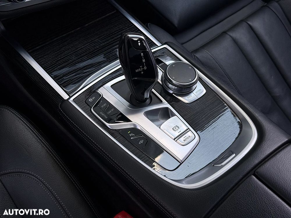 BMW Seria 7 740Li - 24