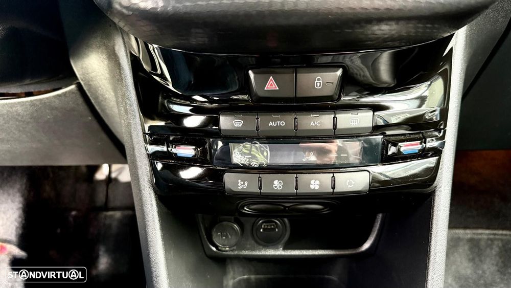 Peugeot 2008 1.2 PureTech Allure EAT6 - 29