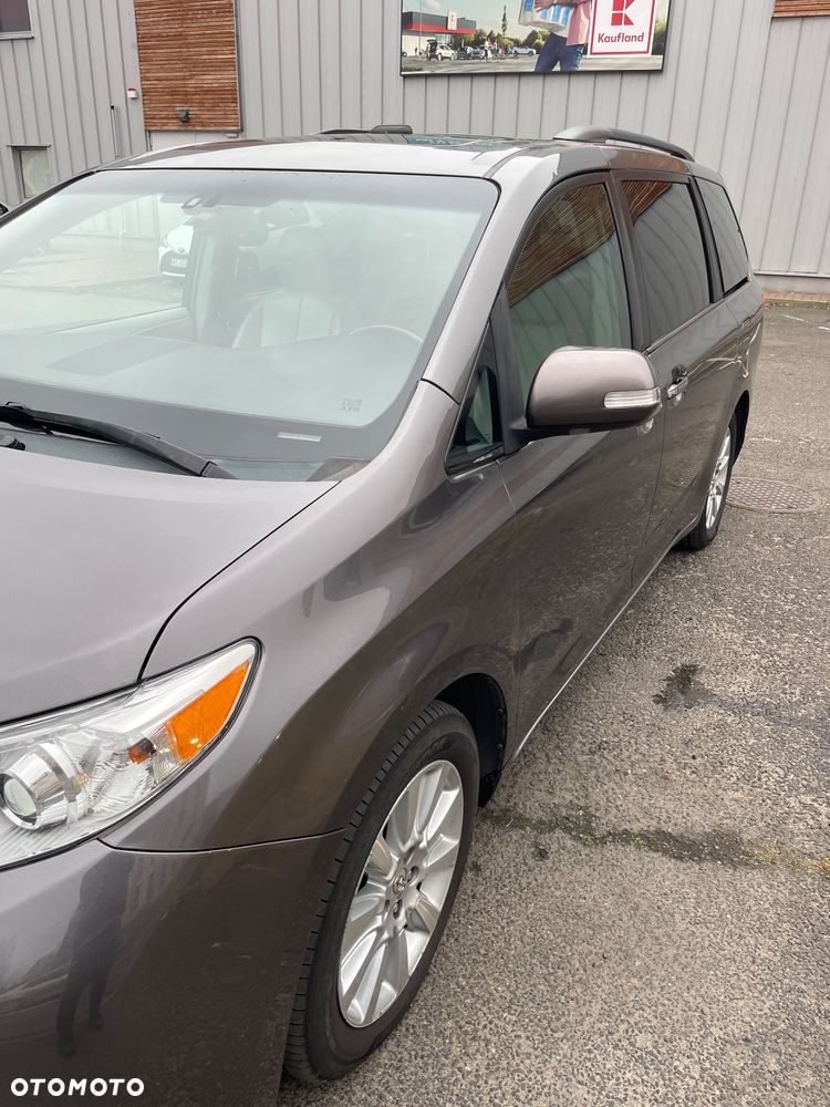 Toyota Sienna 3.5 XLE AWD - 4