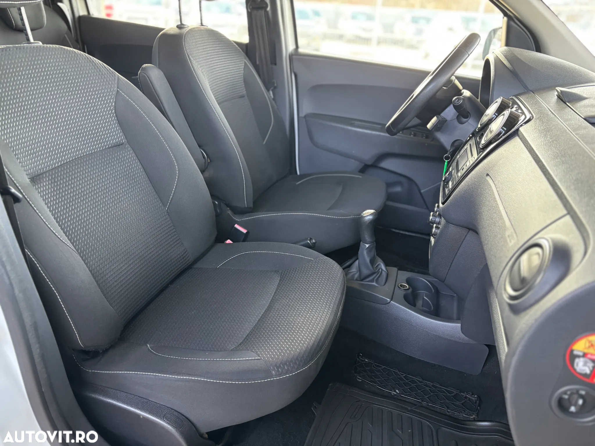 Dacia Lodgy 1.5 dCi 90 CP Ambiance - 29