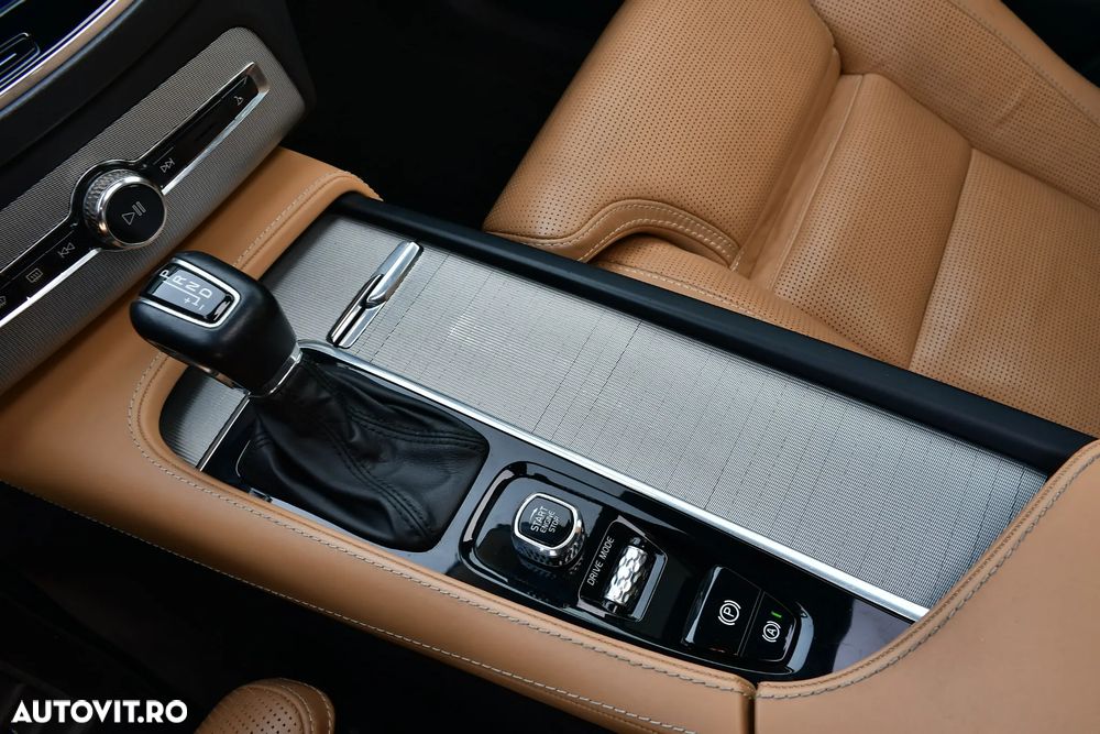 Volvo XC 90 D5 AWD Geartronic Inscription - 32