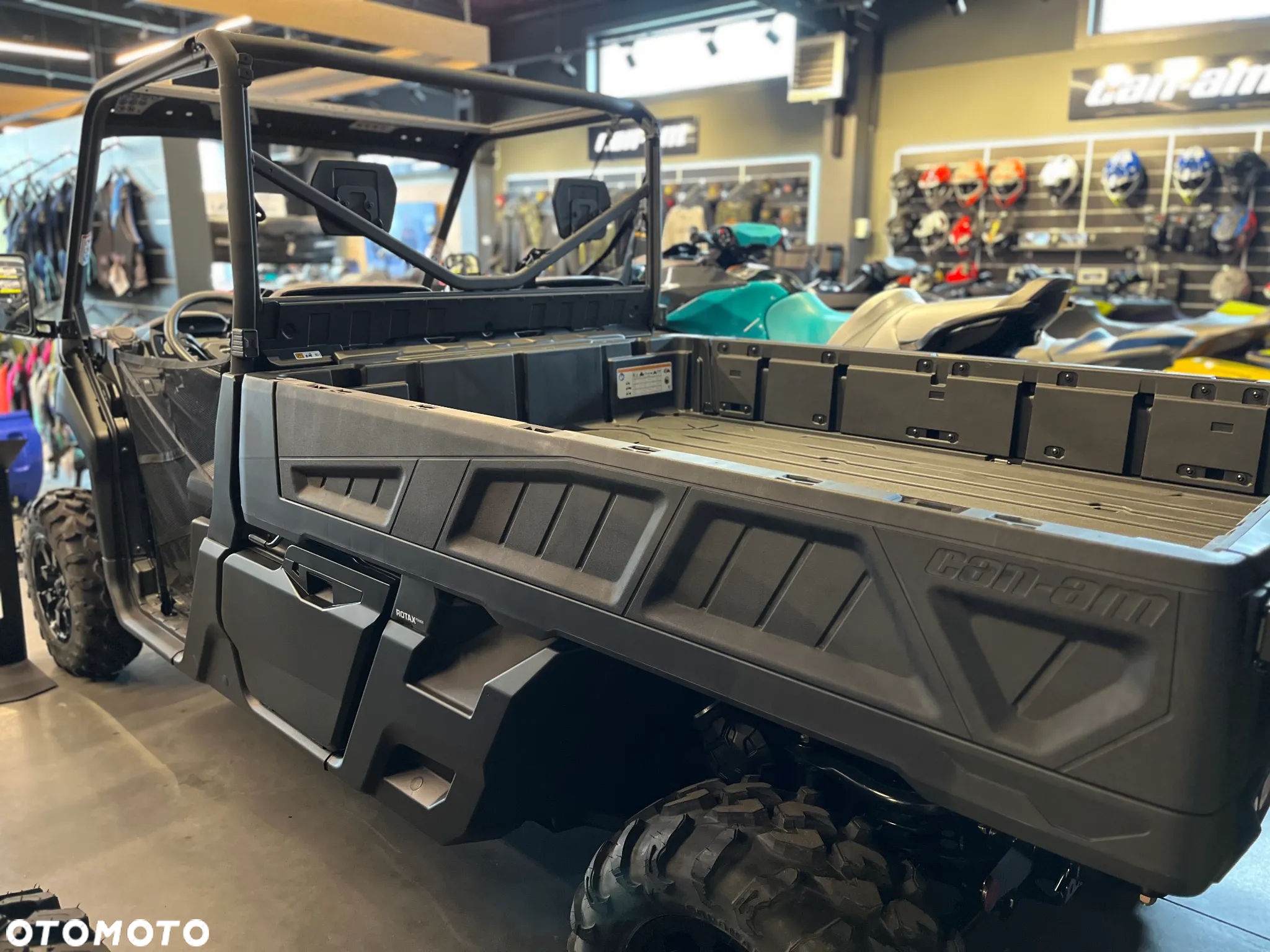 Can-Am Inny - 12