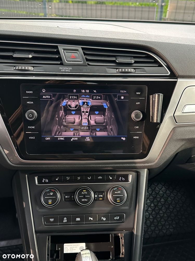 Volkswagen Touran - 22