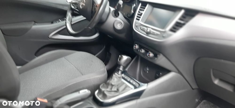 Opel Crossland X 1.2 T Enjoy S&S - 8