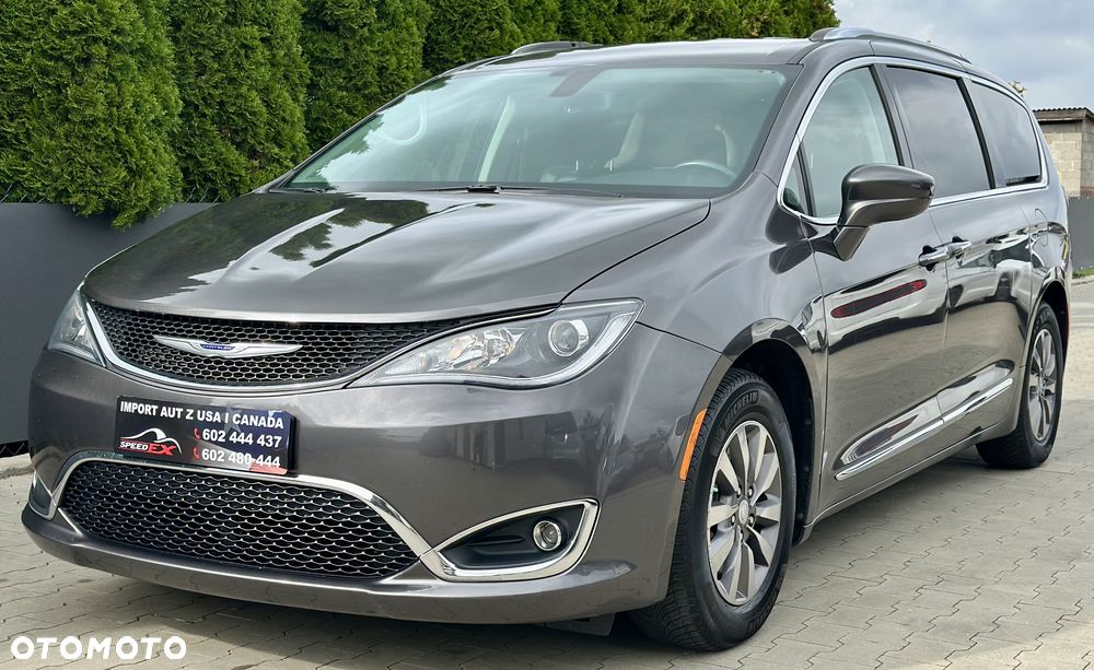 Chrysler Pacifica - 1