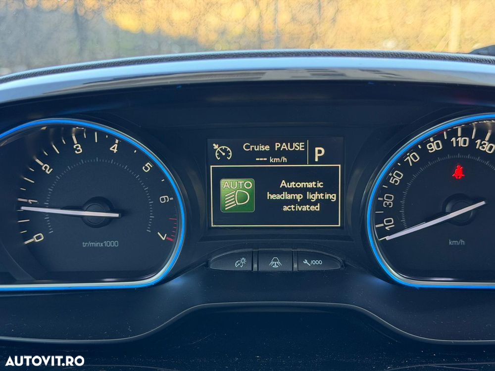 Peugeot 2008 1.2 PureTech Turbo EAT6 S&S Allure - 34