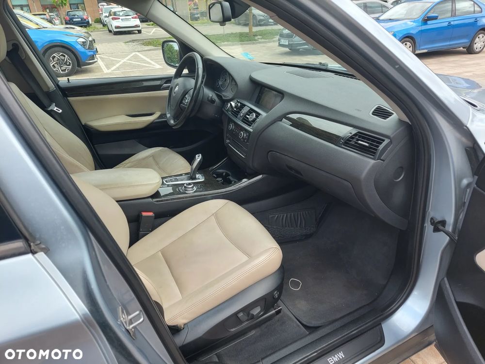 BMW X3 xDrive20i Advantage - 23