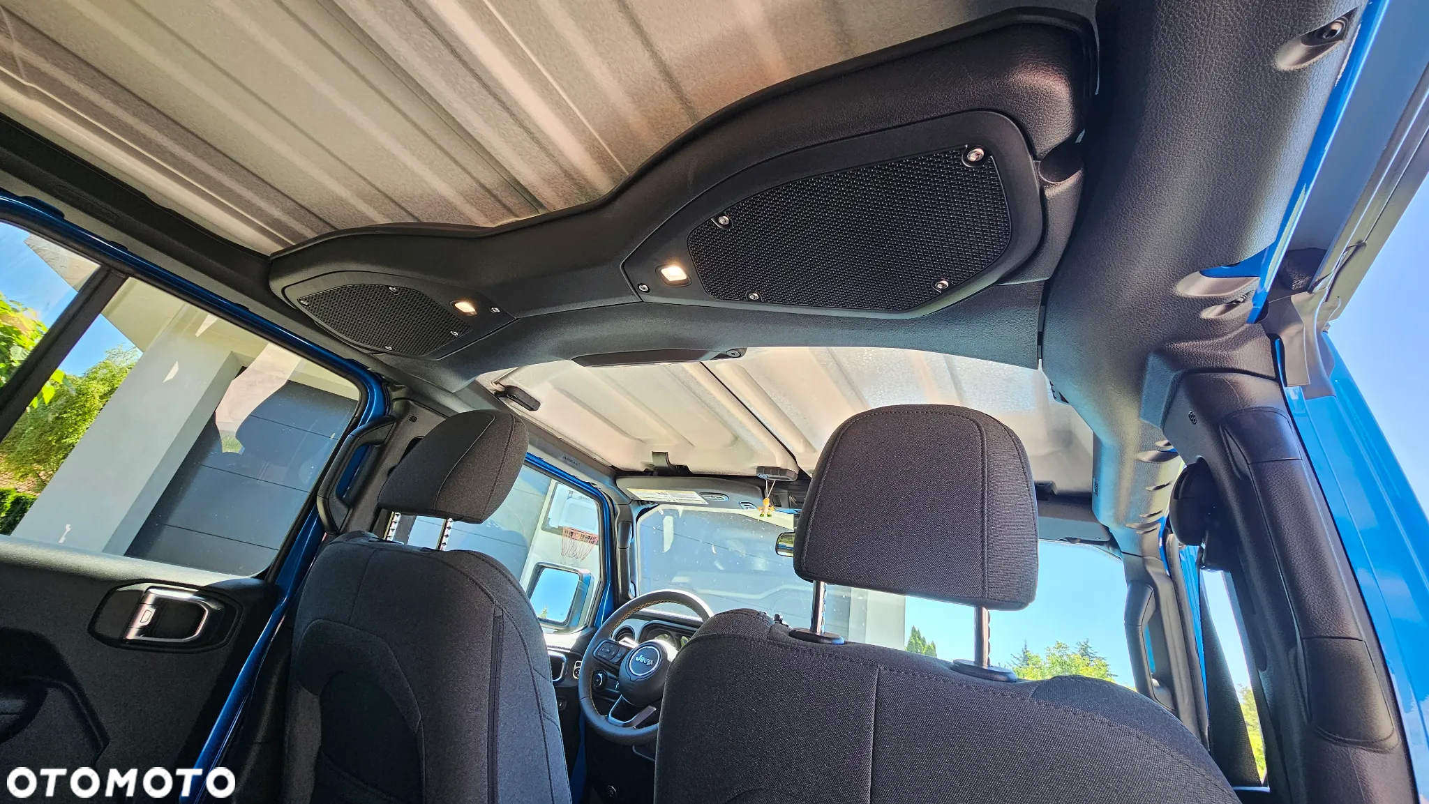 Jeep Wrangler - 32