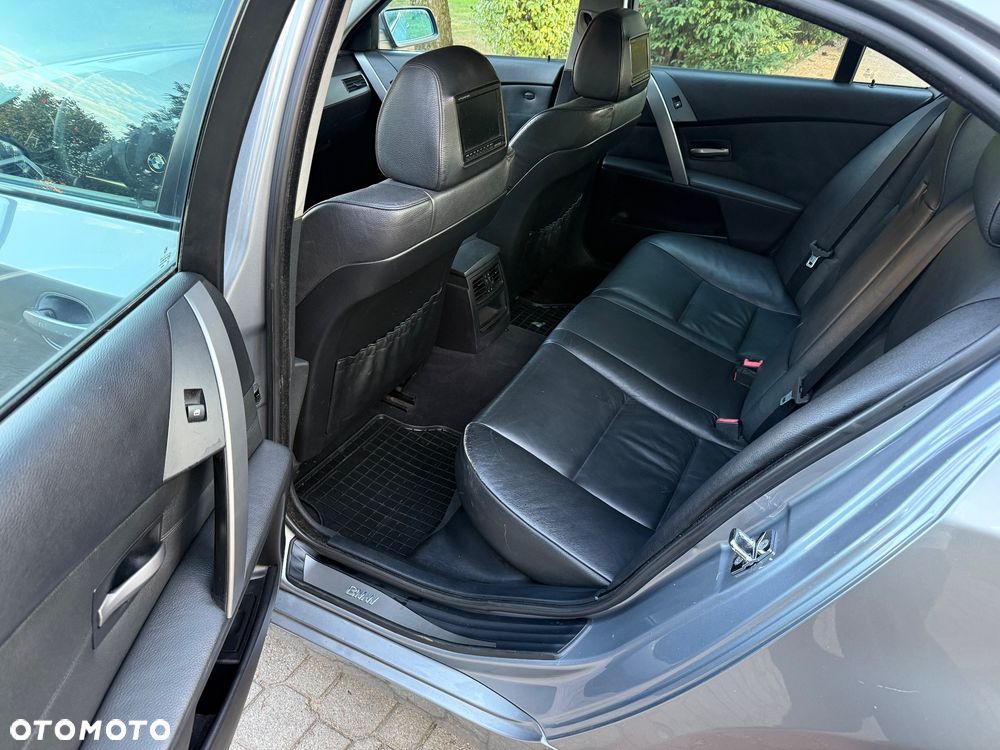 BMW Seria 5 525d - 9