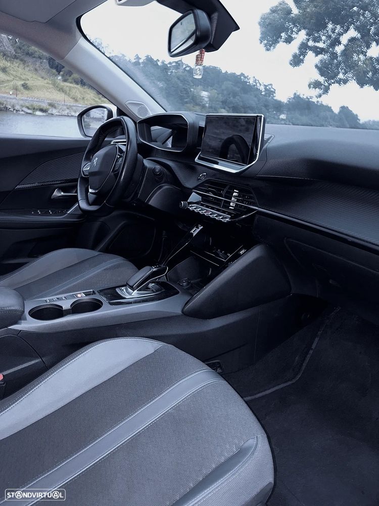 Peugeot e-2008 Allure Pack - 18
