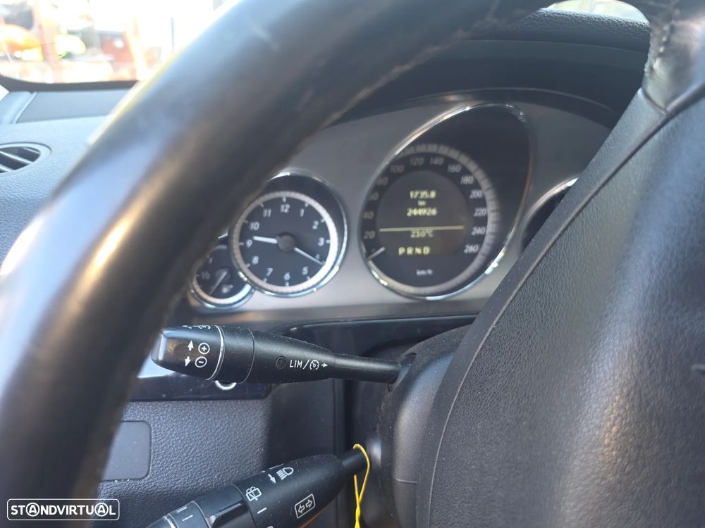 Mercedes-Benz E 220 CDI DPF BlueEFFICIENCY Auto Avantgarde - 2