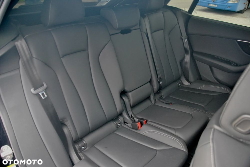 Audi Q8 55 TFSI quattro tiptronic - 13