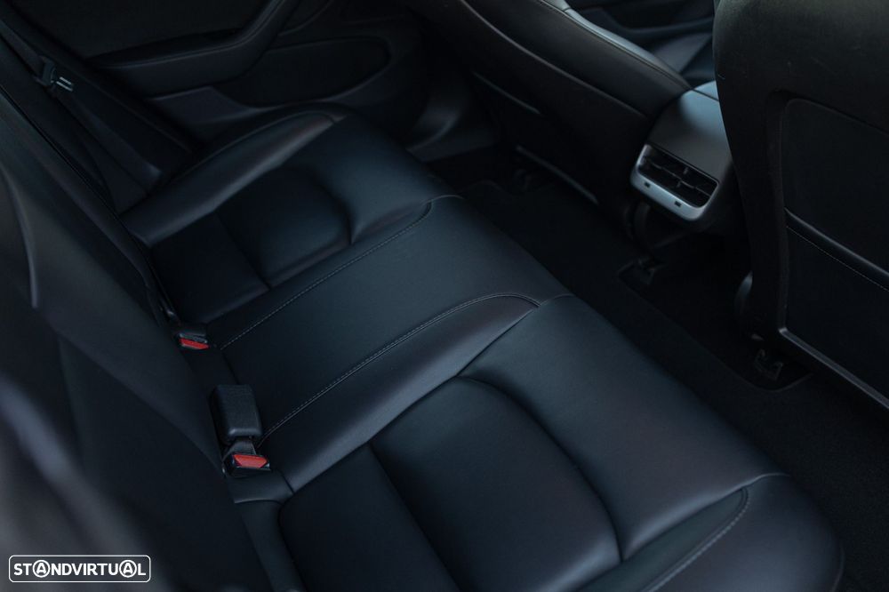 Tesla Model 3 Long-Range Dual Motor AWD - 36