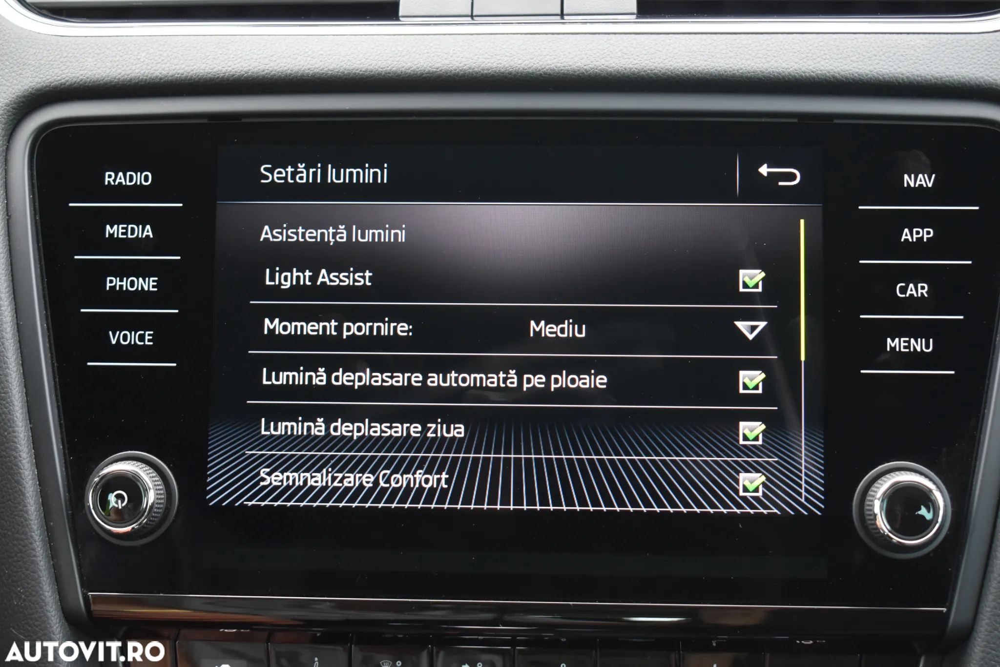Skoda Octavia 2.0 TDI DSG Ambition - 27