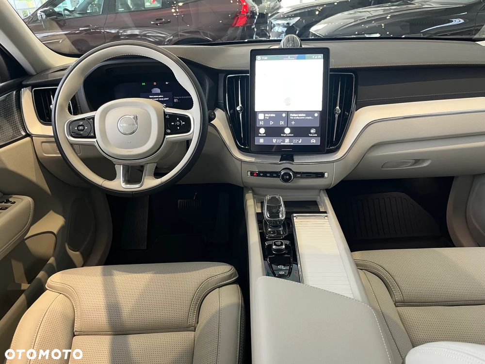 Volvo XC 60 T6 Plug-In Hybrid AWD Ultra Dark - 12