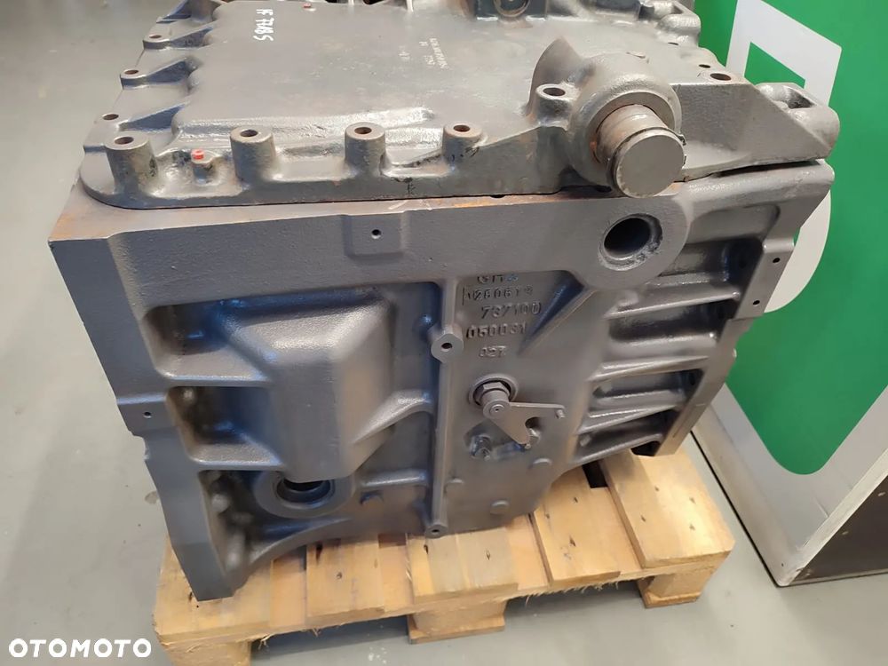 Obudowa skrzyni biegów ML180 HA180 MASSEY FERGUSON 7718 S - 7