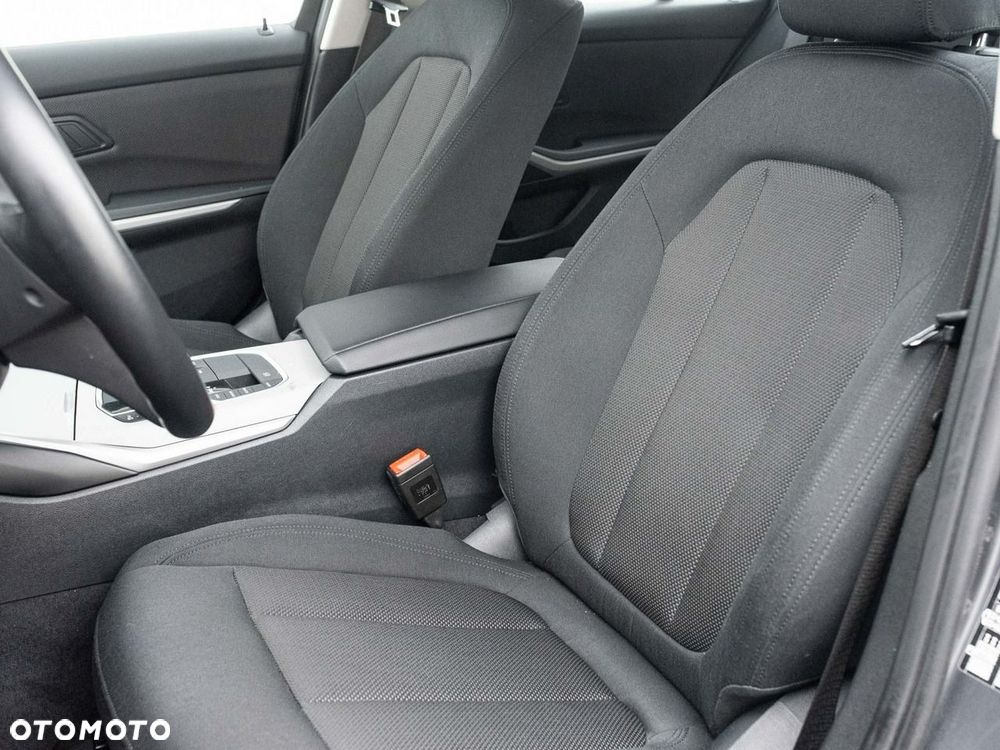 BMW Seria 3 318i - 12