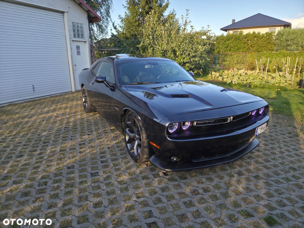 Dodge Challenger - 8