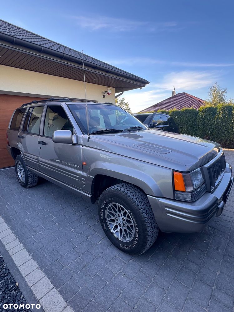 Jeep Grand Cherokee - 1